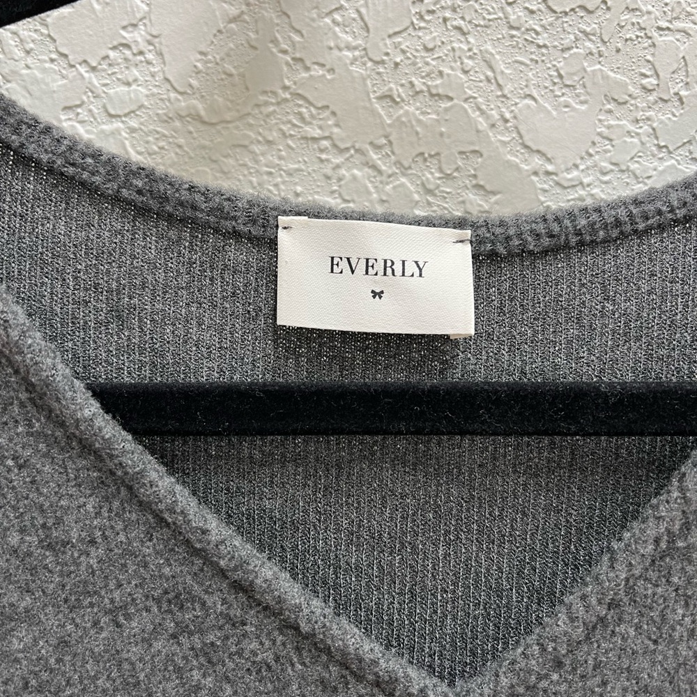 Everly Top - Picture 2 of 4